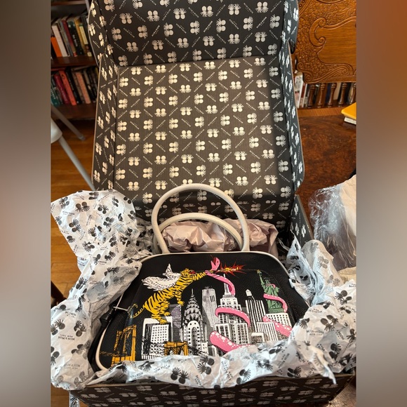 NWT Min & Mon Marino Medium Crossbody Bag in Herocity Print - Picture 10 of 11